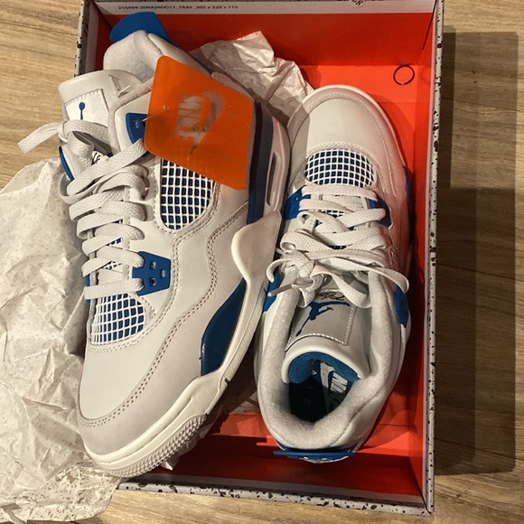 Air Jordan 4 Retro - Picture 2 of 6